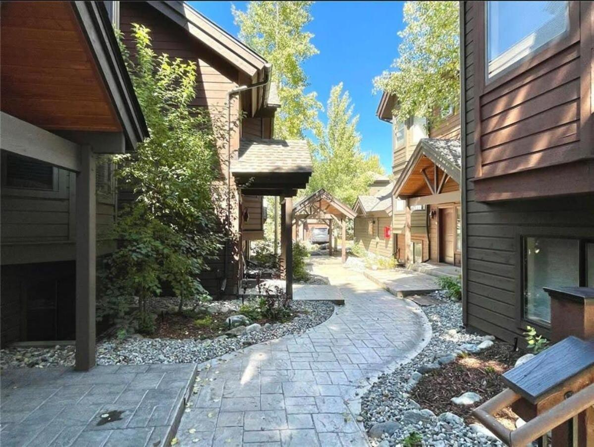 Luxury Modern Townhome Steps To Ski Lifts And Downtown With Nature At Your Patio Breckenridge Esterno foto