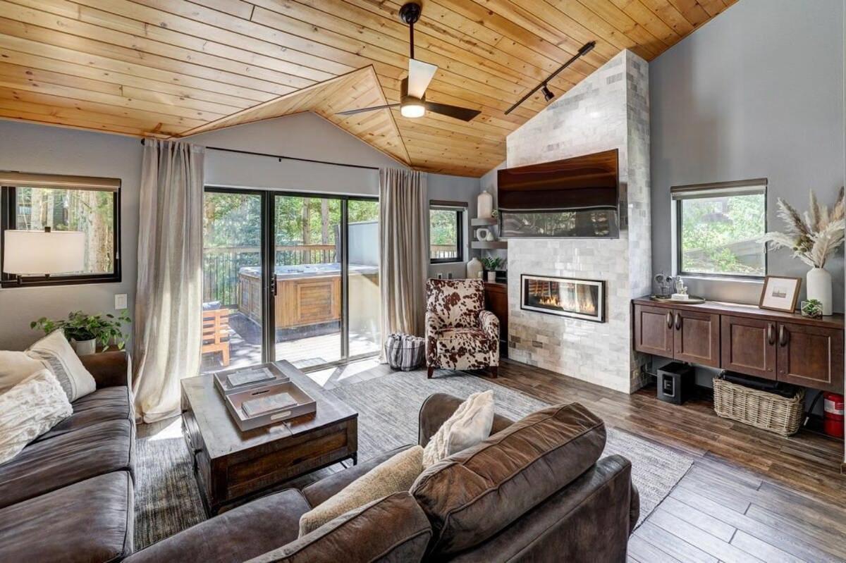 Luxury Modern Townhome Steps To Ski Lifts And Downtown With Nature At Your Patio Breckenridge Esterno foto